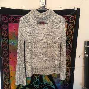 V-cut turtle neck Sweater